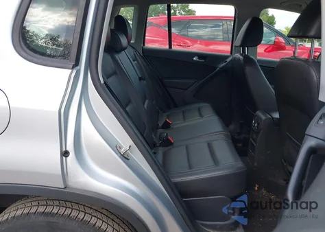 2017 Volkswagen Tiguan 2.0T/2.0T S z USA, uszkodzony, nr VIN WVGAV7AX7HK002060